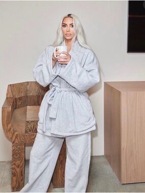 SKIMS Cozy Plush Wrap Robe  - Light Gray